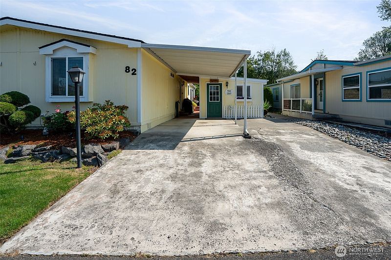 4th image of 836 Harman Way S #82