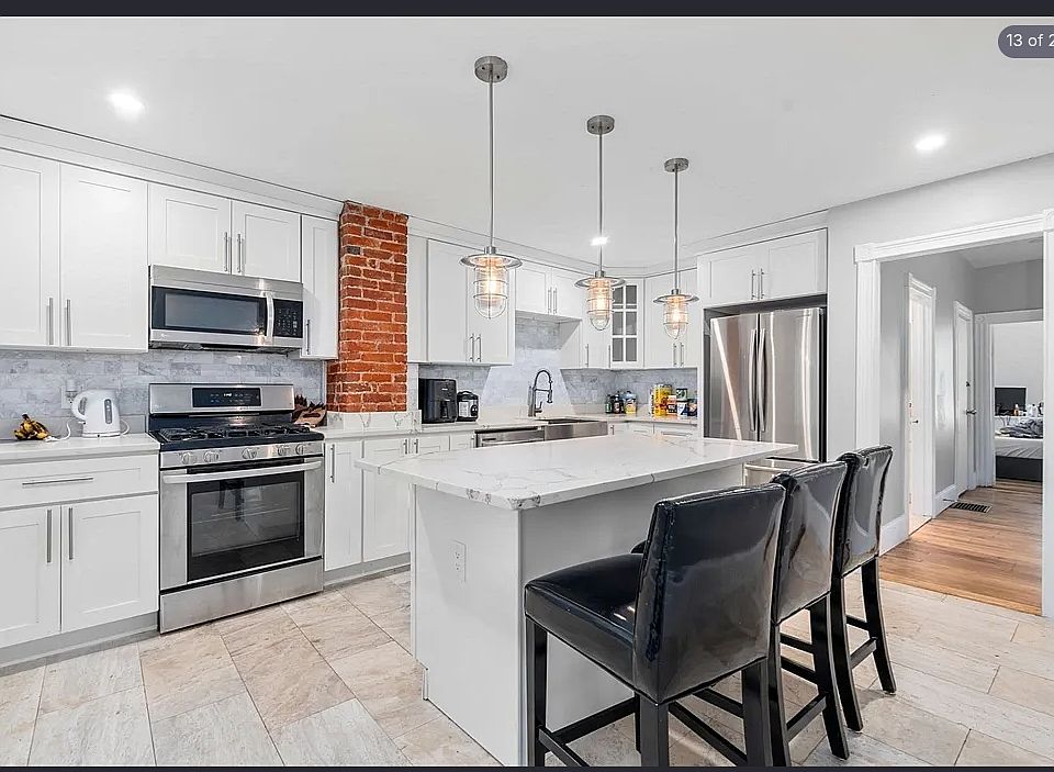 1st image of 20 Carson St #1