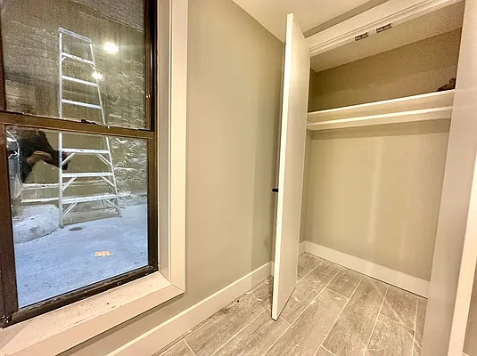 Rented by Outlive | media 7