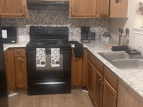 5th image of 1103 Fairway Pointe Dr #A