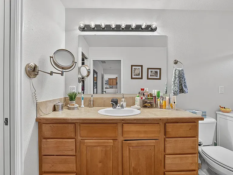 8106 W Penny Ln — Photo 18