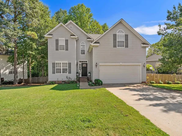 375 Woodsberry Shoals Dr, Duncan, SC 29334