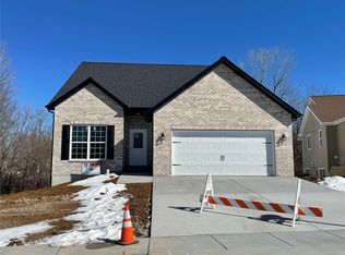 949 Creekside Dr, Waterloo, IL 62298