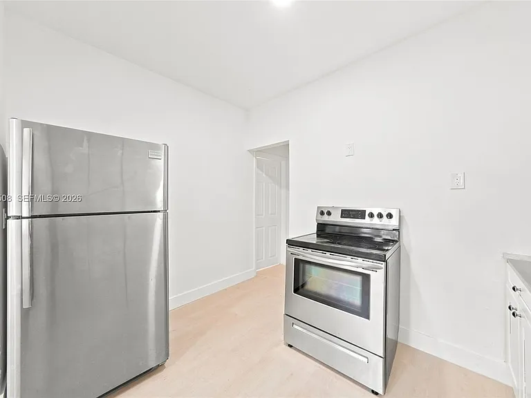 121 NE 56th St #3 — Photo 12