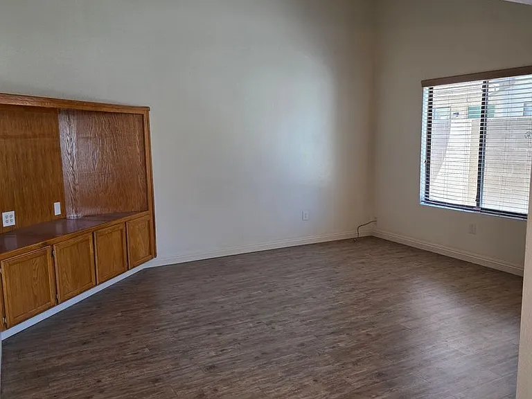 8110 Laborough Dr — Photo 5