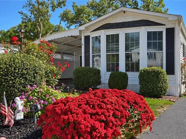 6 Five Elms Cir, Coventry, RI 02816