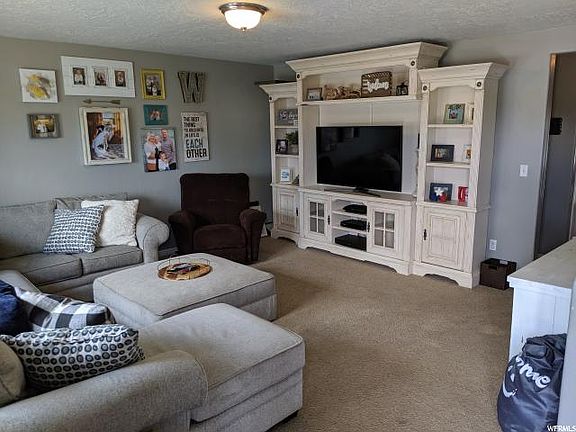2nd image of 552 W Goldenrod Way