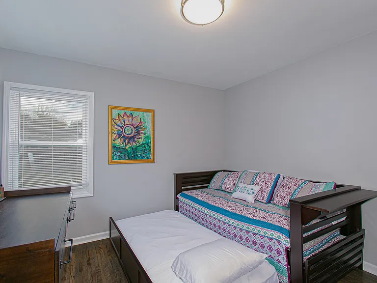 225 S Bleckley Dr — Photo 11