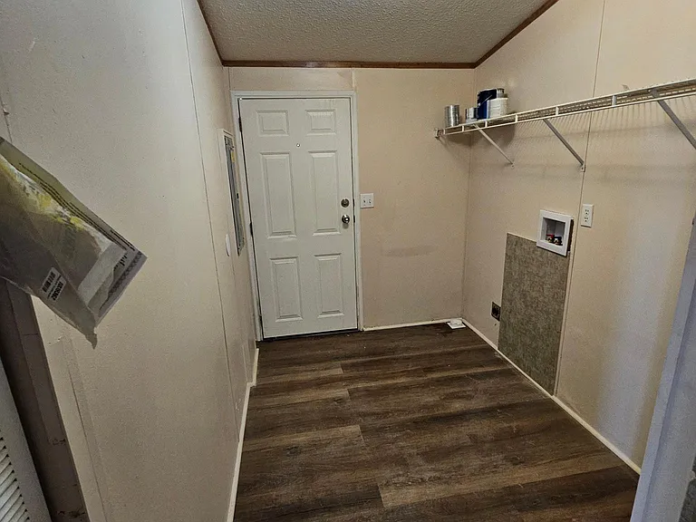 100 Johnston Dr — Photo 6