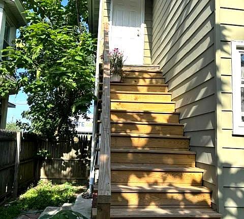 4th image of 914 N High St