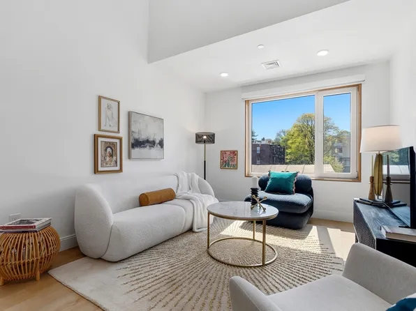 3171 Washington St #301, Jamaica Plain, MA 02130