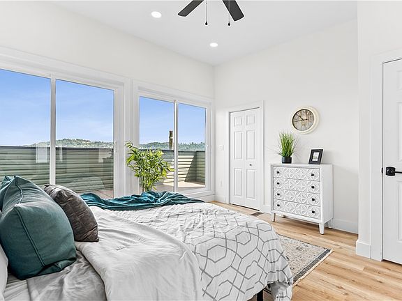 5th image of 2101 Eggers St