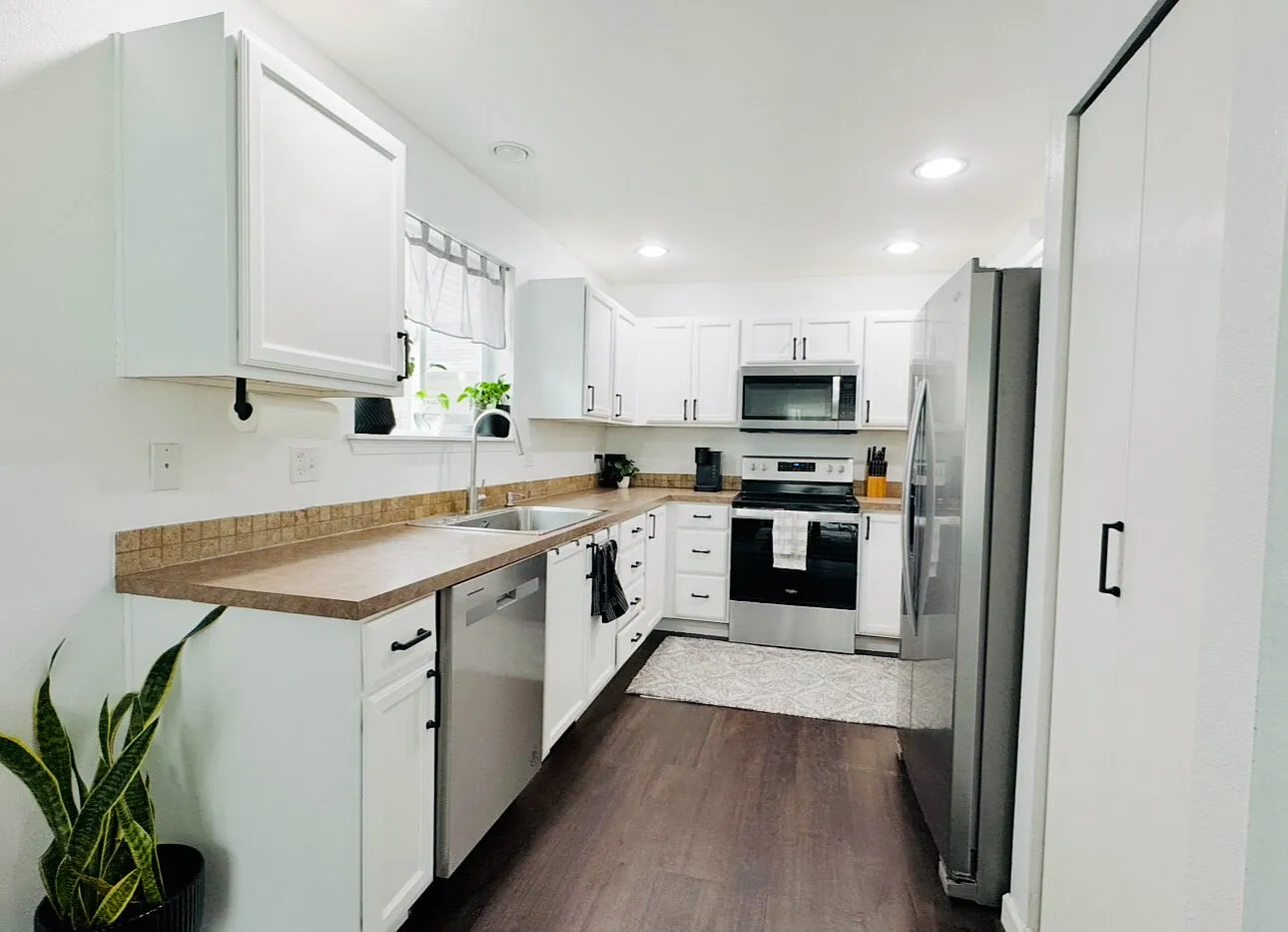 Spacious 3-Bed, 2.5-Bath Townhome in Prime Puyallup Location — Photo 4