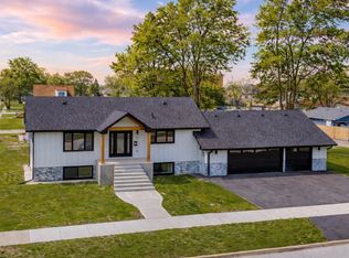 718 E 152nd St, Phoenix, IL 60426