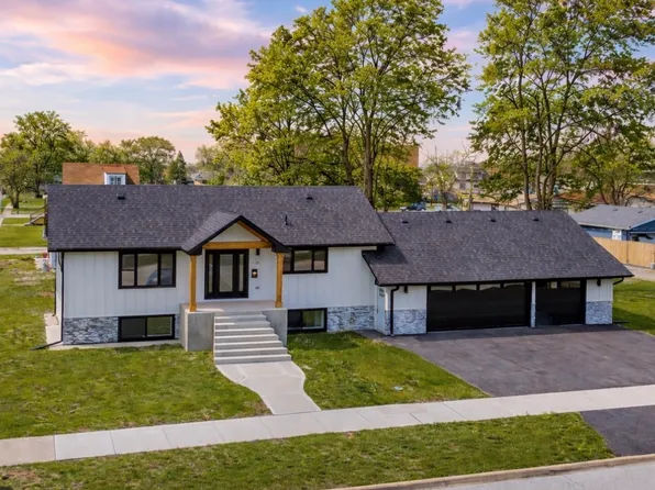 718 E 152nd St, Phoenix, IL 60426