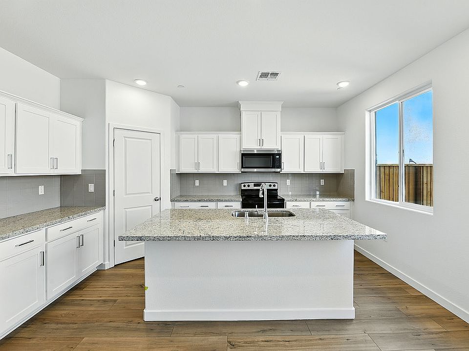 1st image of 5242 Senesta Cir
