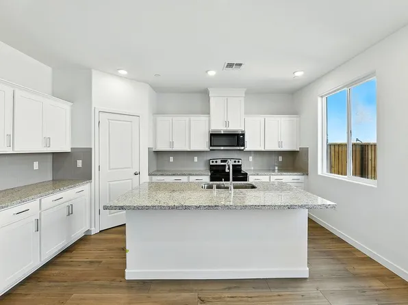 5242 Senesta Cir, Sacramento, CA 95824