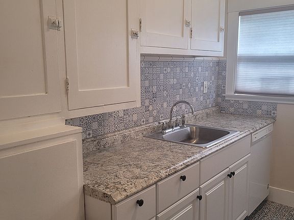 4th image of 5606 Taft Ave #3