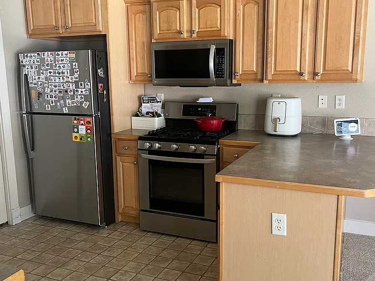 Fully equipped kitchen.