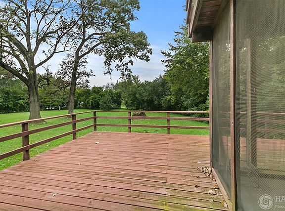3rd image of 524 Twin Oaks Dr