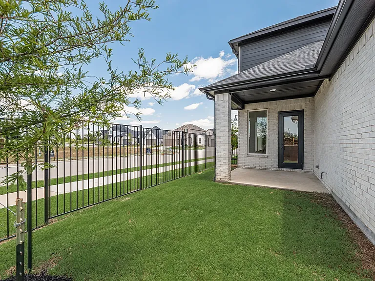 1532 Sandhill Ln — Photo 24