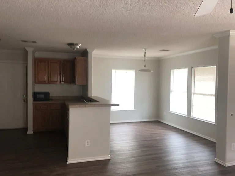 115 Varsity Dr — Photo 7