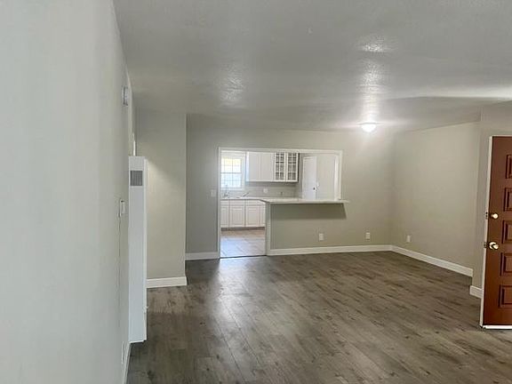 5th image of 16017 Victory Blvd APT D