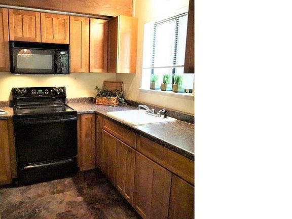 3rd image of 79 Iroquois Dr