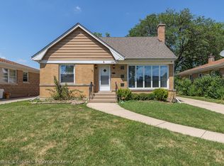 6940 W Keeney St, Niles, IL 60714