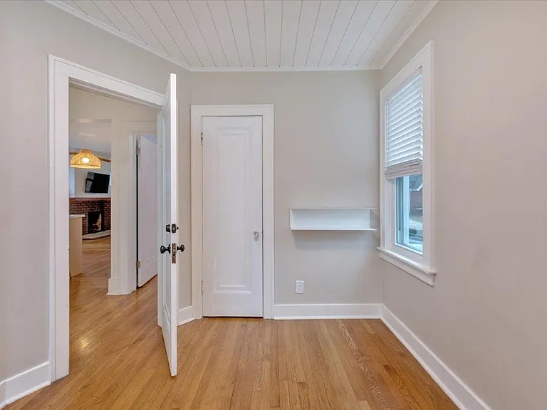 271 E Woodland St — Photo 16