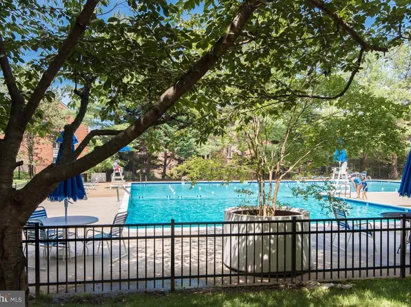 3100 S Manchester St APT 915, Falls Church, VA 22044