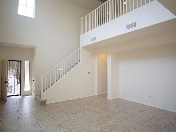 3rd image of 716 W Calle Canto Sereno