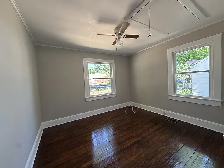 704 N Miller Ave — Photo 7