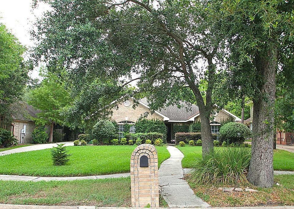 1st image of 1104 Hidden Oaks Dr