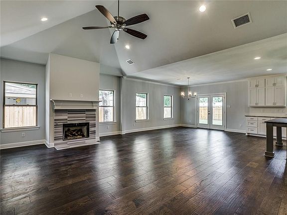 4th image of 5857 Straley Ave