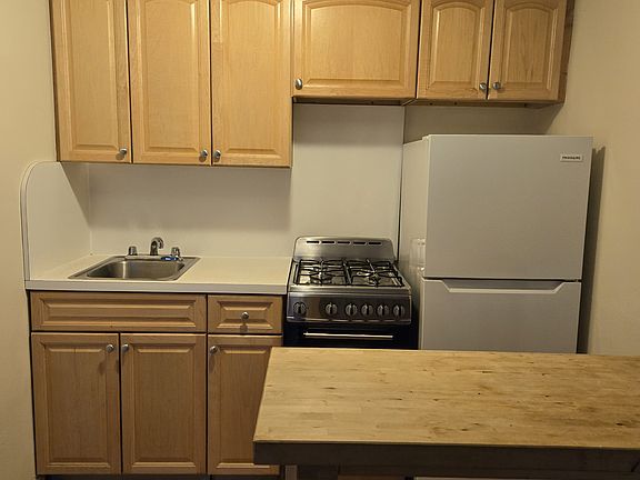 3rd image of 822 Union St #1F