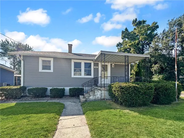 302 16th St, Charleston, IL 61920
