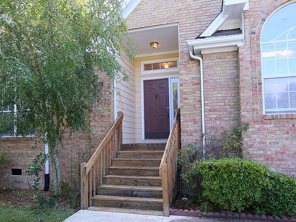 2nd image of 103 Carriage Cir