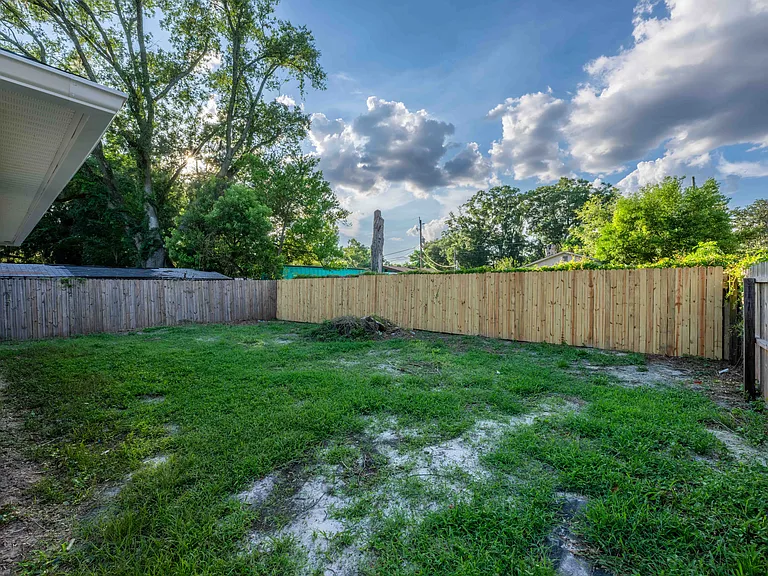 8205 Berry Ave — Photo 34