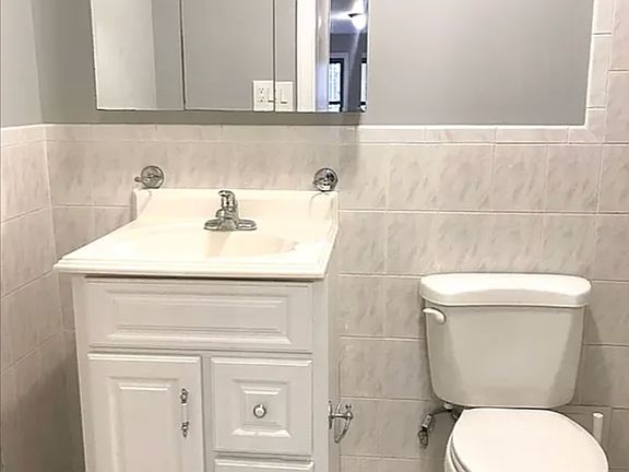 5th image of 250 W 47th St APT 5D