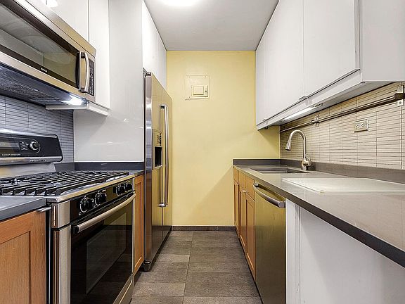 5th image of 70-25 Yellowstone Blvd #17E