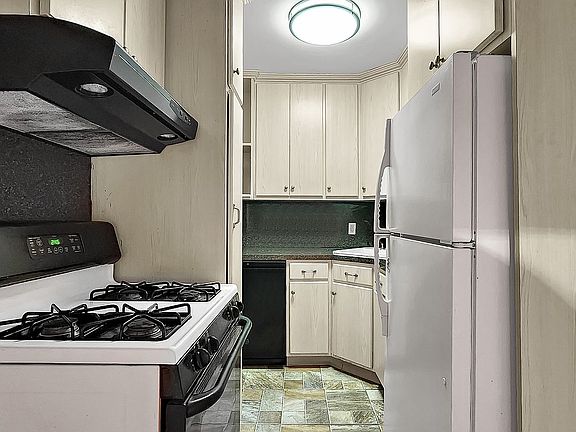 4th image of 73-55 210th St #4J