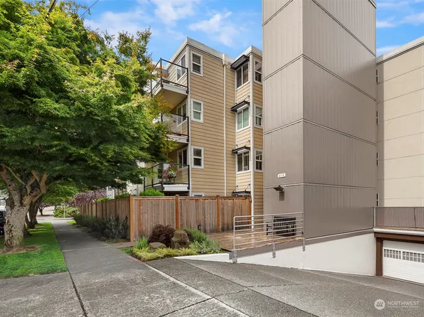 4118 SW College Street #305, Seattle, WA 98116