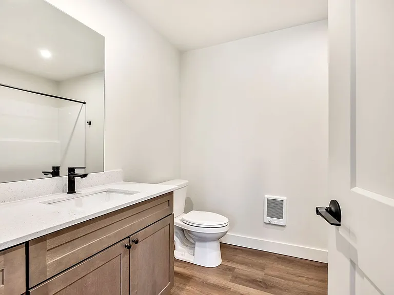 Jetty Stone Apartments — Photo 12
