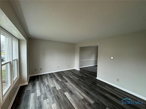 3rd image of 5560 Forest Green Dr