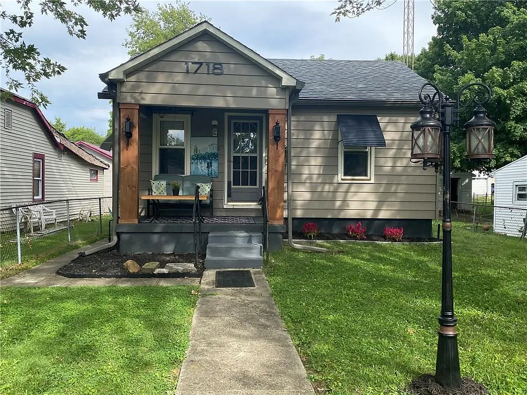 1718 Irvin St photo 1