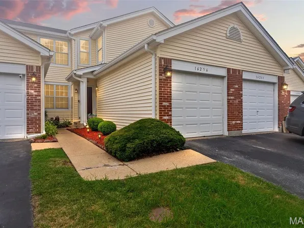 16256 Rose Wreath Ln, Florissant, MO 63034