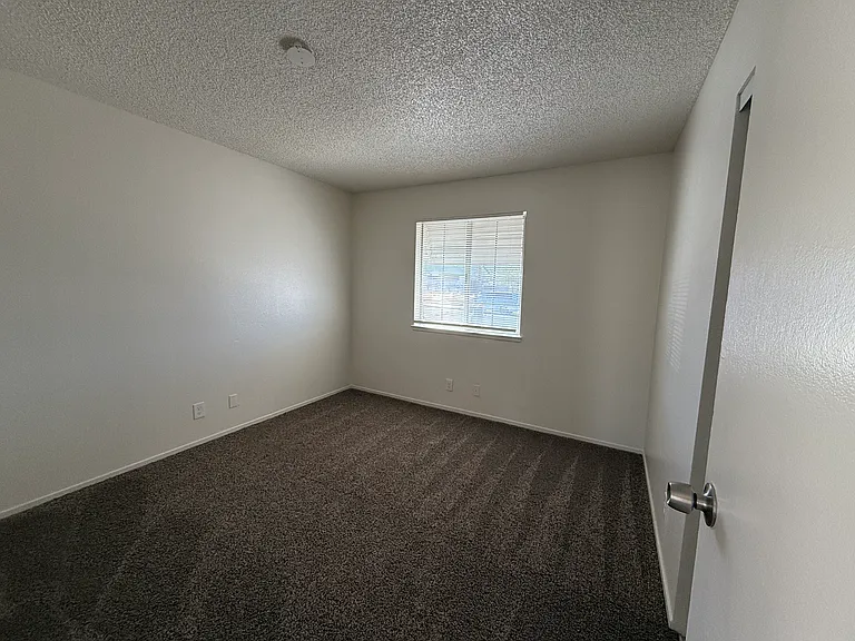 455 Ash St — Photo 5