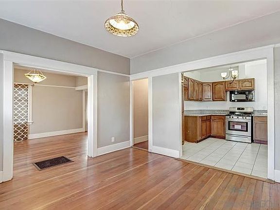 5th image of 604 E Ave