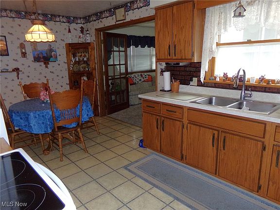 4th image of 29 E Church St